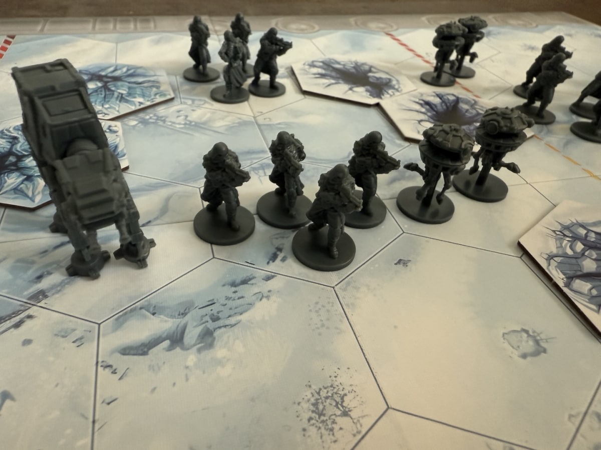 An image from our Battle of Hoth review featuring Imperial Miniatures