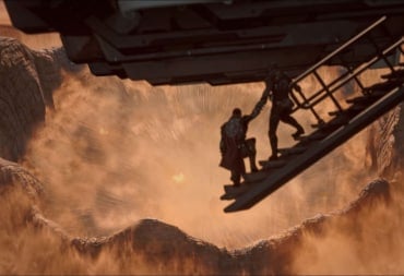 Escaping a giant sandworm in Dune Awakening 